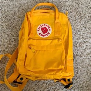 FJÄLLRÄVEN KÅNKEN mini backpack mellow yellow
